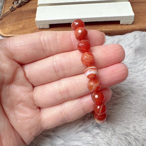 8mm Banded Carnelian Faceted Beads Stretch Bracelet - Picture 3 of 5